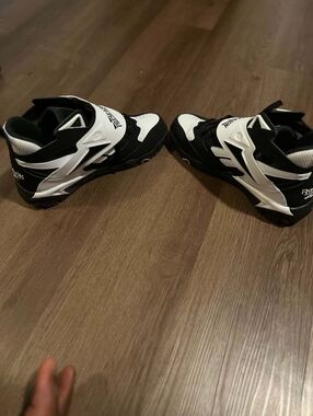 94 Preseason Reebox Size 10 Black And White